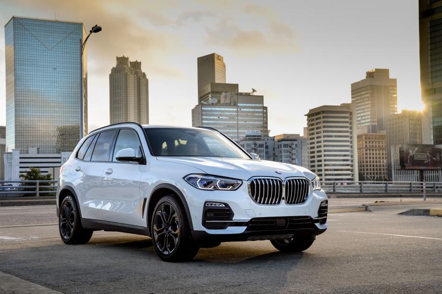  BMW X5 xDrive30d (G05) 2018 года  (WW) (фото 1 из 146)